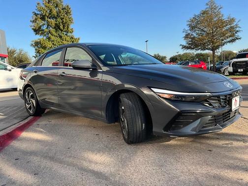 2025 Hyundai ELANTRA SEL