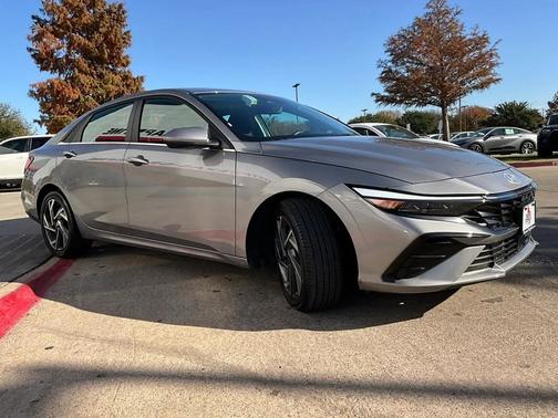 2025 Hyundai ELANTRA SEL