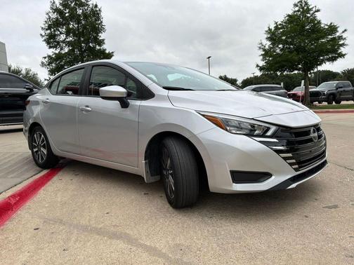 Brilliant Silver Metallic 2025 Nissan Versa 1.6 SV