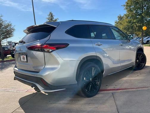 2024 Toyota Highlander XSE