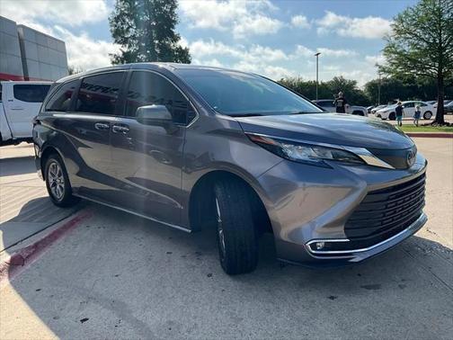 2022 Toyota Sienna XLE 7 Passenger