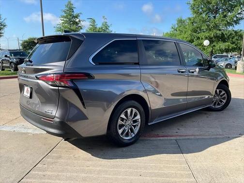 2022 Toyota Sienna XLE 7 Passenger
