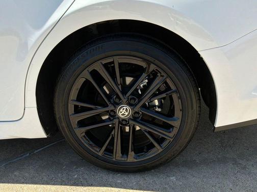 Ice 2025 Toyota Camry SE