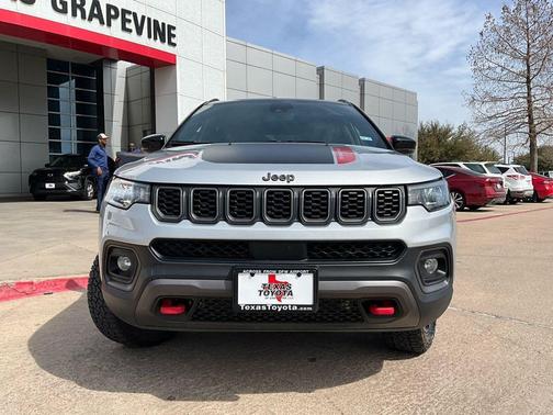 Silver Zynith Metallic Clearcoat 2025 Jeep Compass Trailhawk