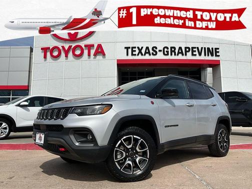 Silver Zynith Metallic Clearcoat 2025 Jeep Compass Trailhawk