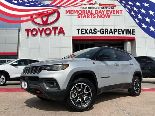 Silver Zynith Metallic Clearcoat 2025 Jeep Compass Trailhawk