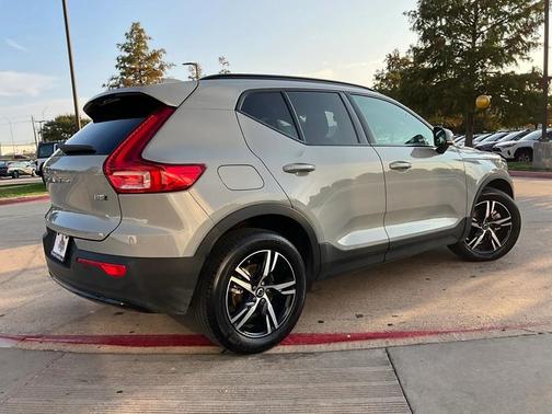 2024 Volvo XC40 B5 Core