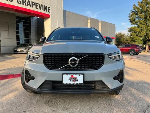 2024 Volvo XC40 B5 Core