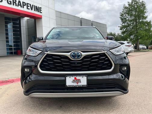 Midnight Black Metallic 2023 Toyota Highlander Hybrid Platinum