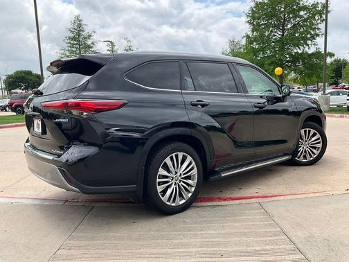 Midnight Black Metallic 2023 Toyota Highlander Hybrid Platinum