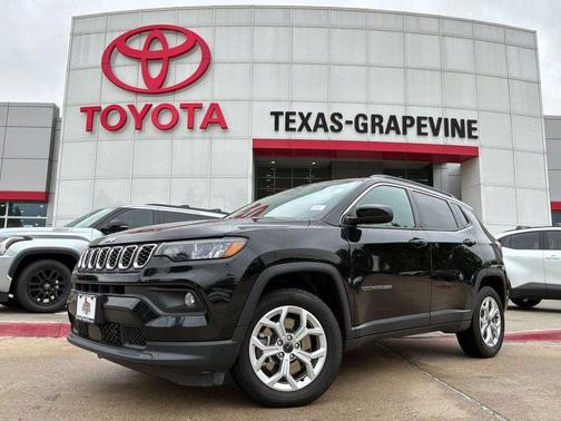 Diamond Black Crystal Pearlcoat 2025 Jeep Compass Latitude