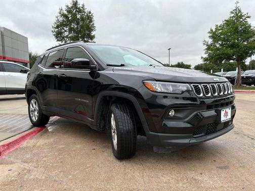 Diamond Black Crystal Pearlcoat 2025 Jeep Compass Latitude