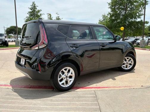 Fusion Black 2025 Kia Soul LX