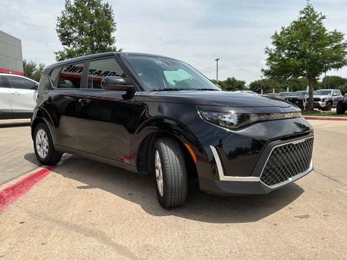 Fusion Black 2025 Kia Soul LX