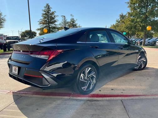 2025 Hyundai ELANTRA SEL