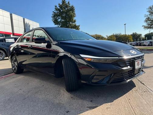 2025 Hyundai ELANTRA SEL