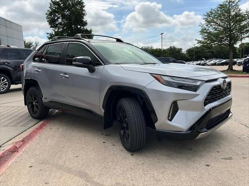 2025 Toyota RAV4 Hybrid SE