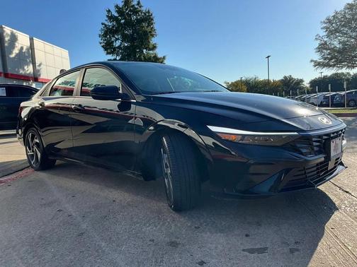 2025 Hyundai ELANTRA SEL