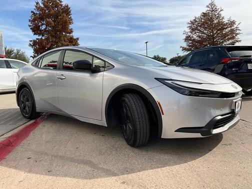 2025 Toyota Prius LE