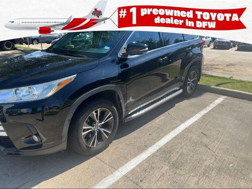 Midnight Black Metallic 2017 Toyota Highlander LE Plus