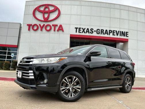 Midnight Black Metallic 2017 Toyota Highlander LE Plus