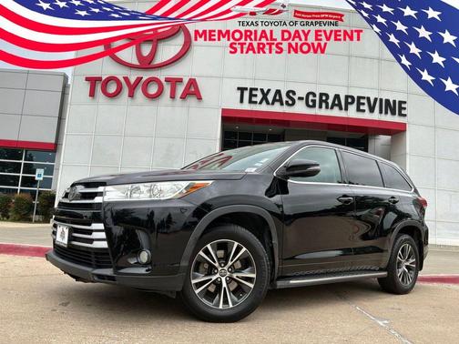 Midnight Black Metallic 2017 Toyota Highlander LE Plus