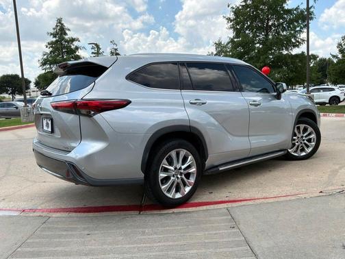 Celestial Silver Metallic 2022 Toyota Highlander Limited