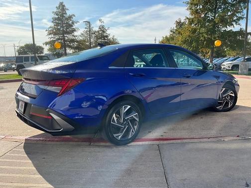 2025 Hyundai ELANTRA SEL