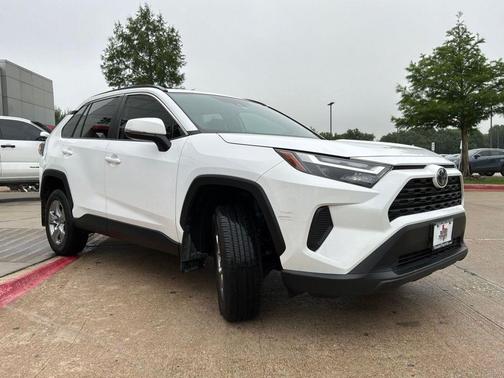 Ice Cap 2025 Toyota RAV4 XLE