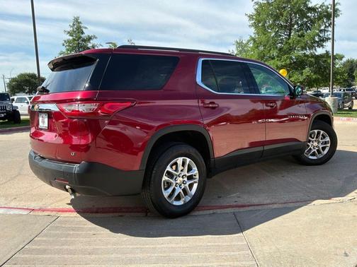 Cajun Red Tintcoat 2020 Chevrolet Traverse LT Cloth