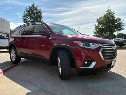 Cajun Red Tintcoat 2020 Chevrolet Traverse LT Cloth