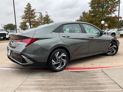 2025 Hyundai ELANTRA SEL