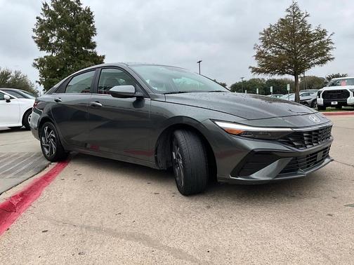 2025 Hyundai ELANTRA SEL