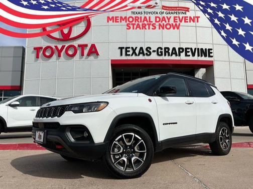 Bright White Clearcoat 2025 Jeep Compass Trailhawk