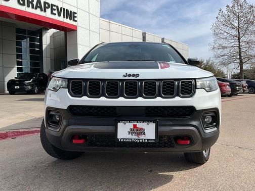 Bright White Clearcoat 2025 Jeep Compass Trailhawk