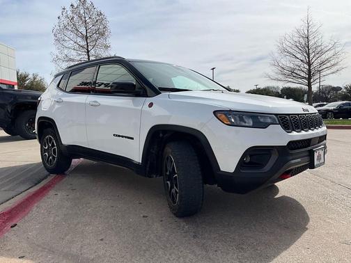 Bright White Clearcoat 2025 Jeep Compass Trailhawk