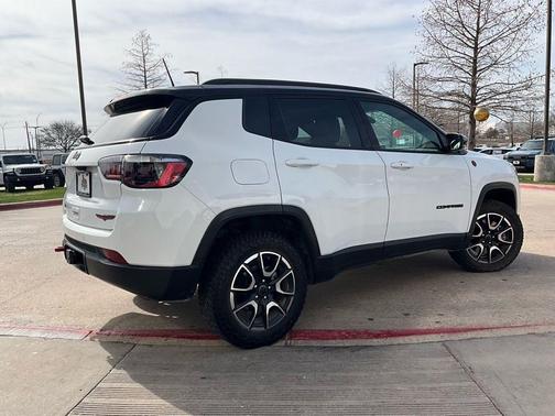 Bright White Clearcoat 2025 Jeep Compass Trailhawk