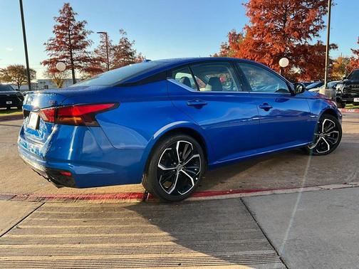 2025 Nissan Altima SR FWD