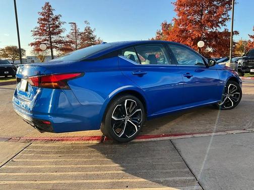 2025 Nissan Altima SR FWD