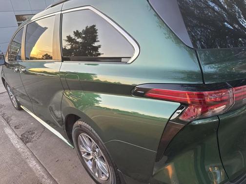 2021 Toyota Sienna XLE 8 Passenger
