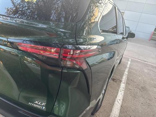 2021 Toyota Sienna XLE 8 Passenger