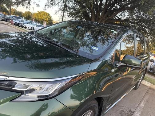 2021 Toyota Sienna XLE 8 Passenger