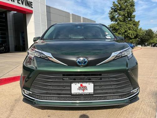 2021 Toyota Sienna XLE 8 Passenger