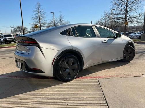 2025 Toyota Prius LE