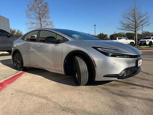 2025 Toyota Prius LE