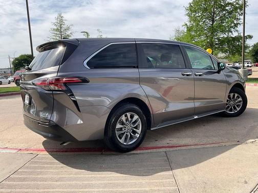 2022 Toyota Sienna XLE