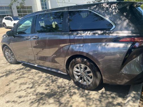 2022 Toyota Sienna XLE