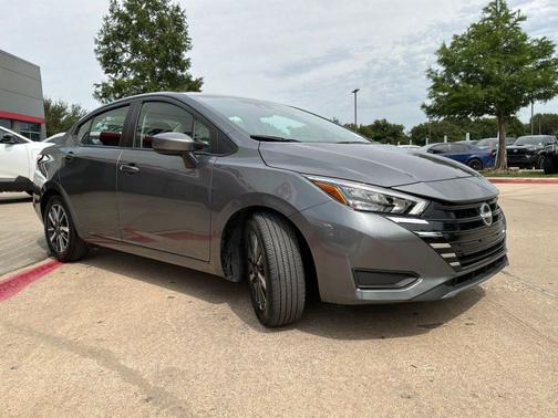 Gun Metallic 2025 Nissan Versa 1.6 SV