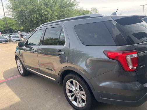 Magnetic Metallic 2019 Ford Explorer XLT