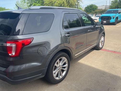 Magnetic Metallic 2019 Ford Explorer XLT